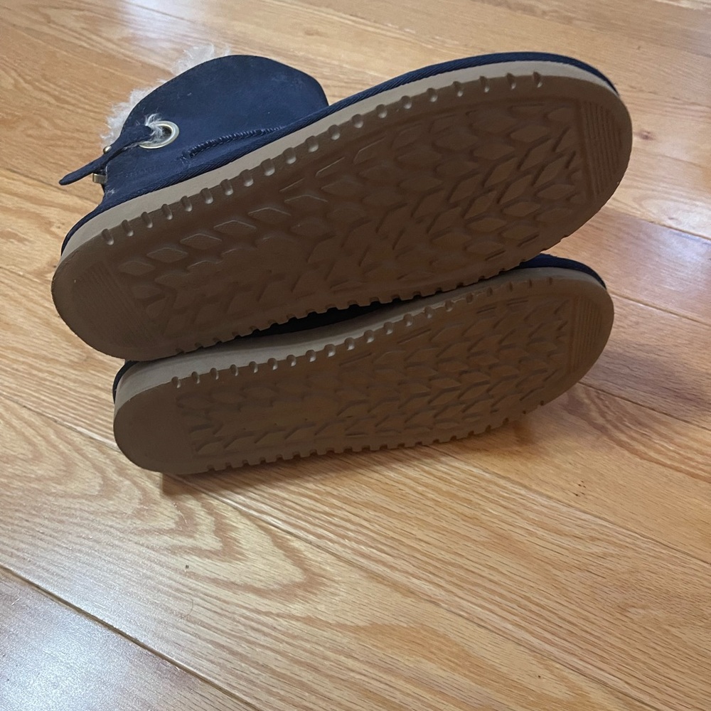 Navy blue, Koolaburra furry Uggs
